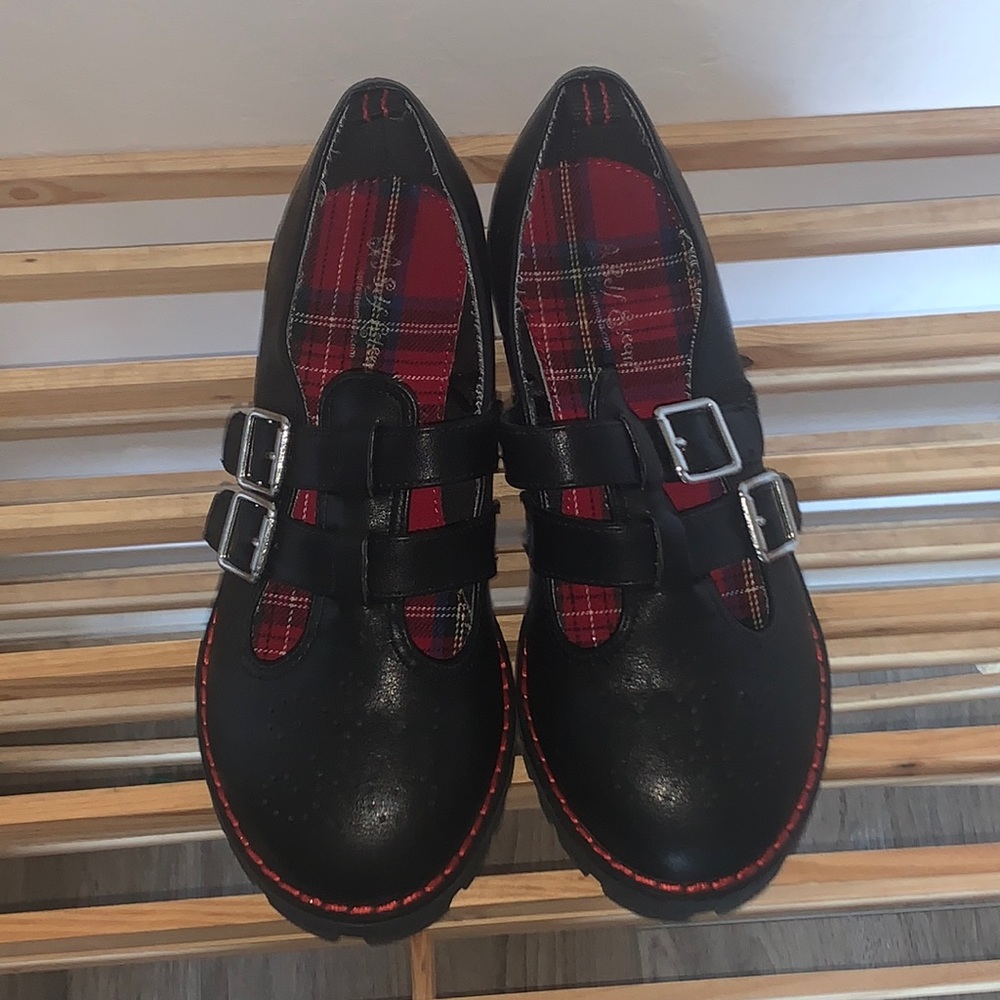 Self Esteem Girls Schools Back Double Buckle Shoes SZ 4Y. Black Red trim.